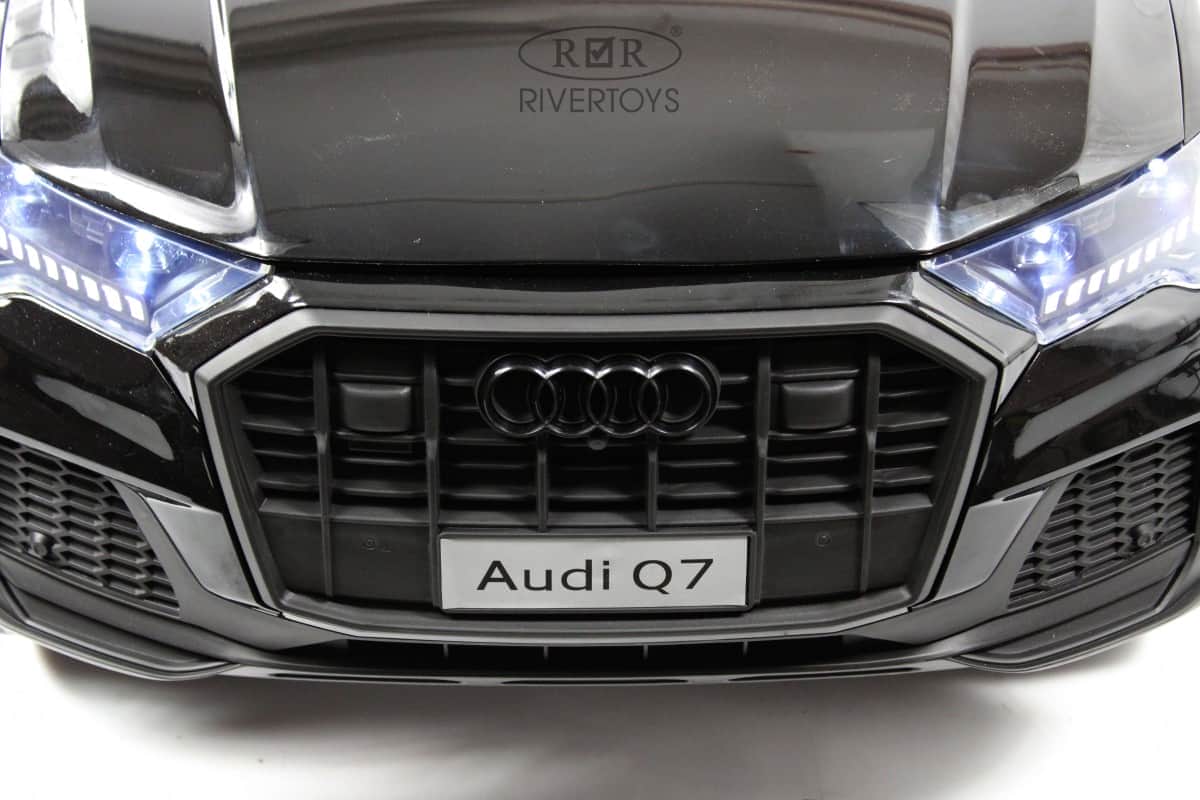 картинка Детский электромобиль AUDI Q7 (HL678) черный глянец 