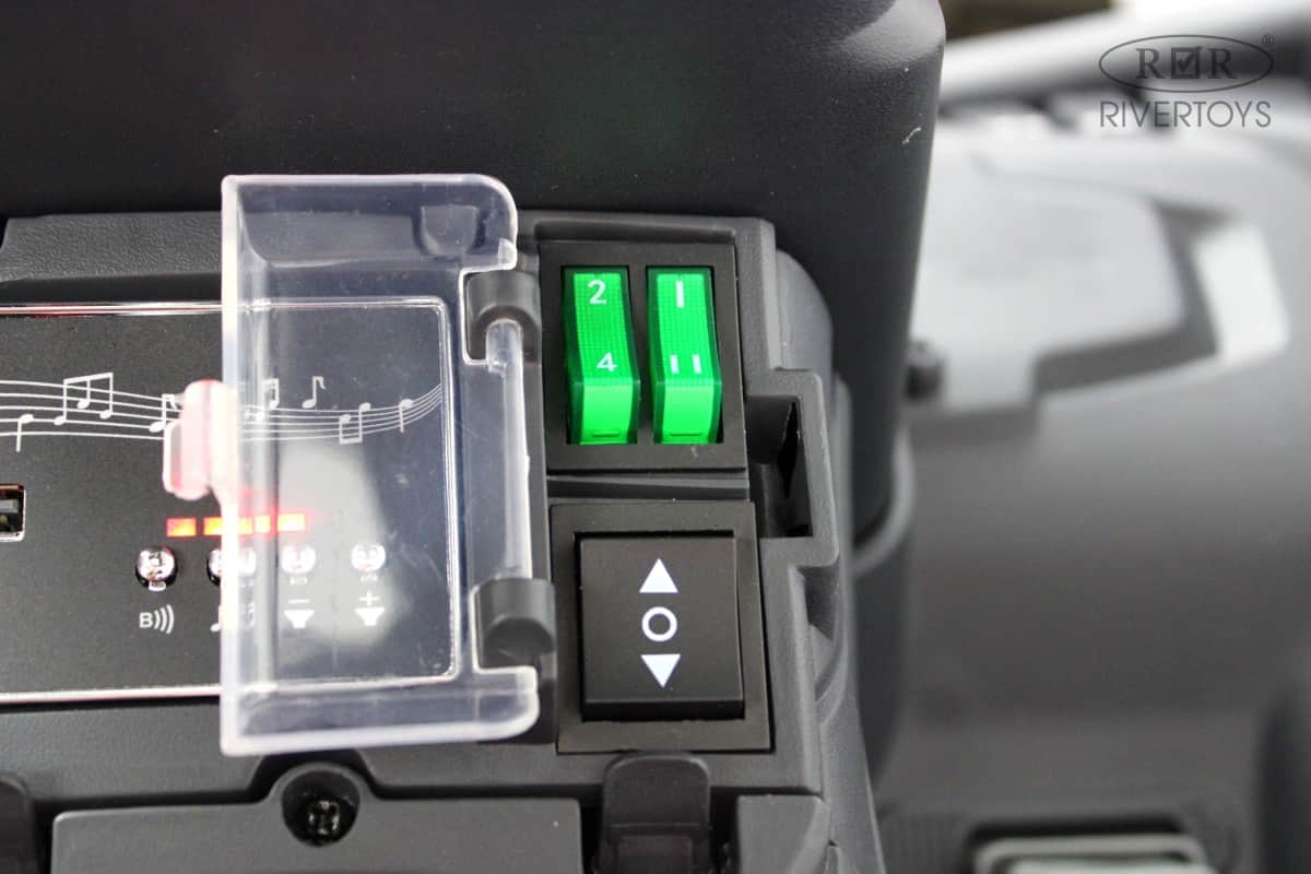 картинка Детский электромобиль C888CC красный 