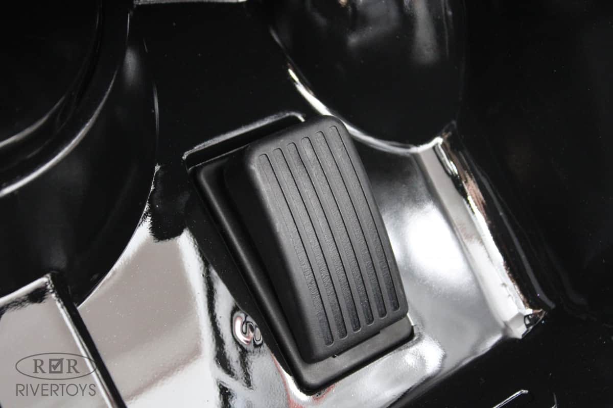 картинка Детский электромобиль AUDI Q7 (HL678) черный глянец 