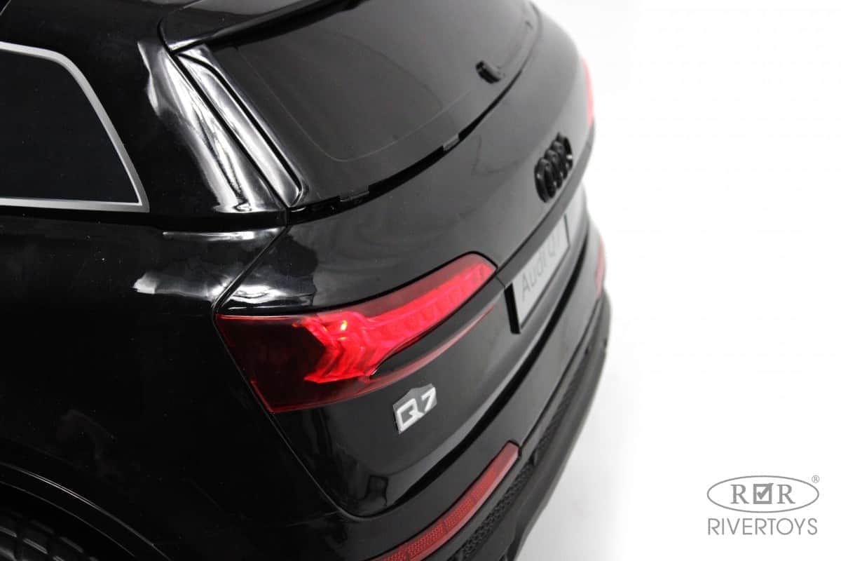 картинка Детский электромобиль AUDI Q7 (HL678) черный глянец 