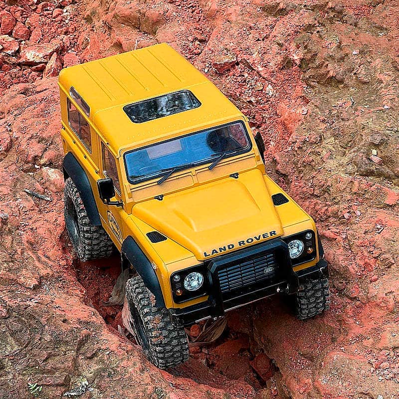 картинка Радиоуправляемый внедорожник Defender D90 4WD 1:10 - MN-999-YELLOW 
