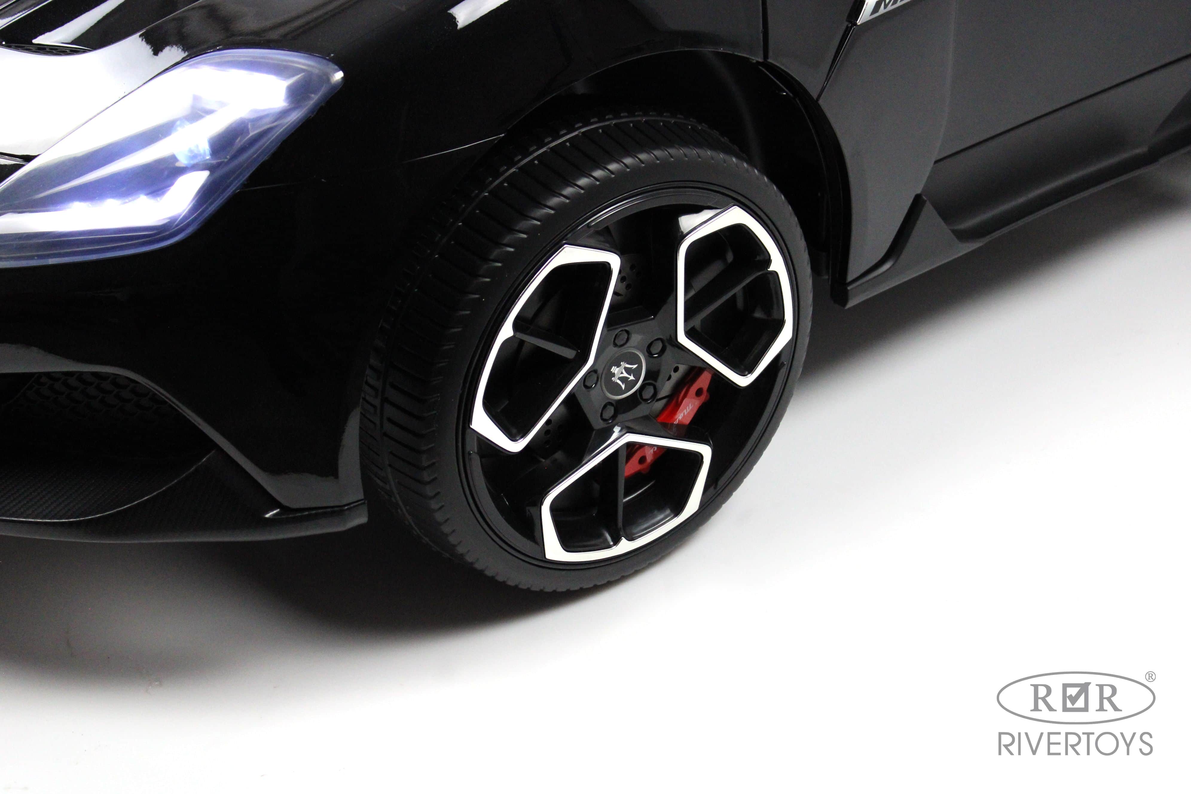 картинка Детский электромобиль Maserati MC20 (P111PP) черный глянец 