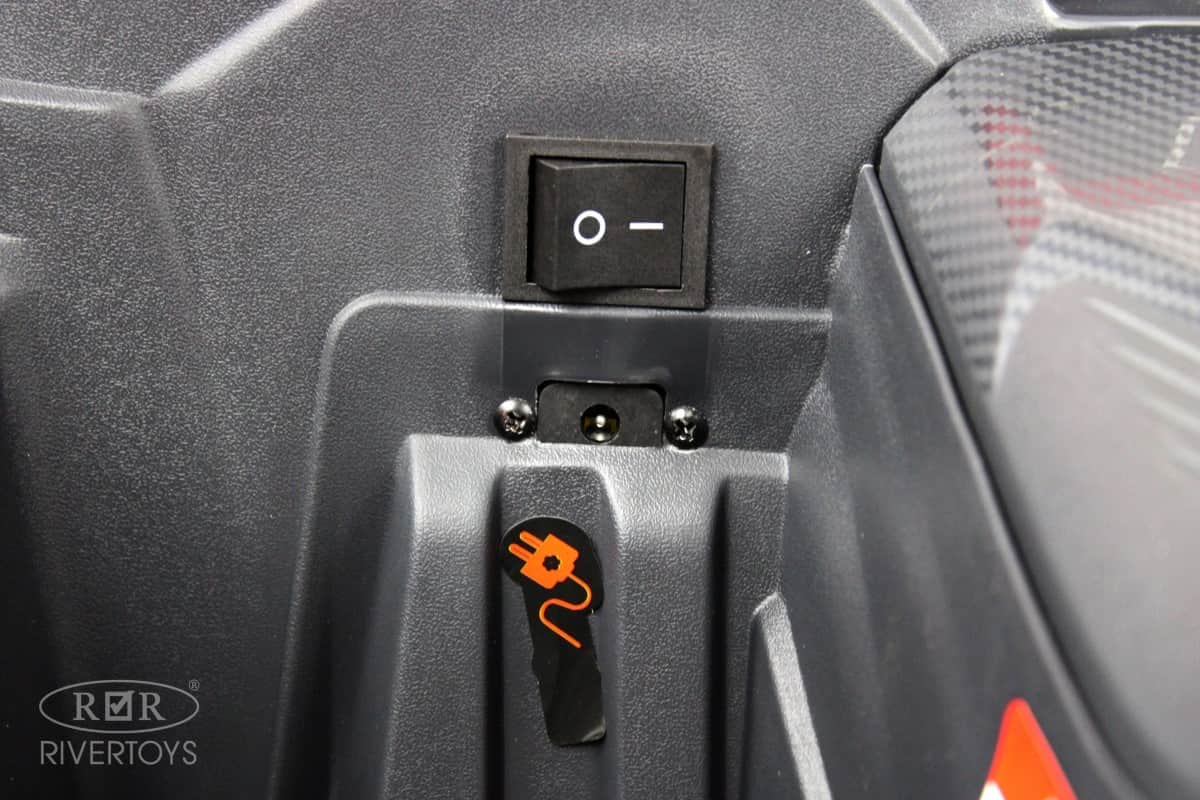 картинка Детский электромобиль C888CC красный 
