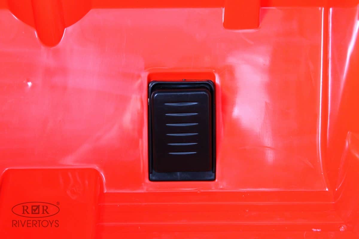 картинка Детский электромобиль Toyota Land Cruiser 300 L999LL красный 