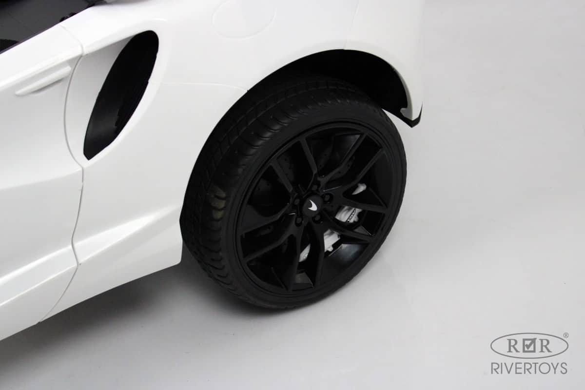 картинка Детский электромобиль McLaren Artura (P888BP) белый 