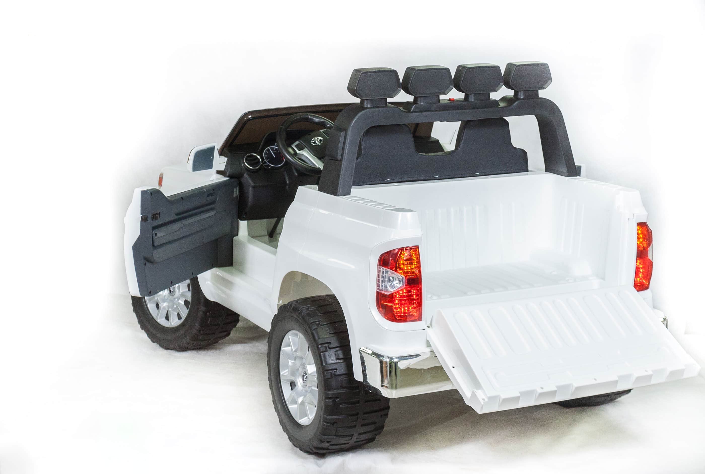 картинка Джип Toyota Tundra 2.0 Белый 