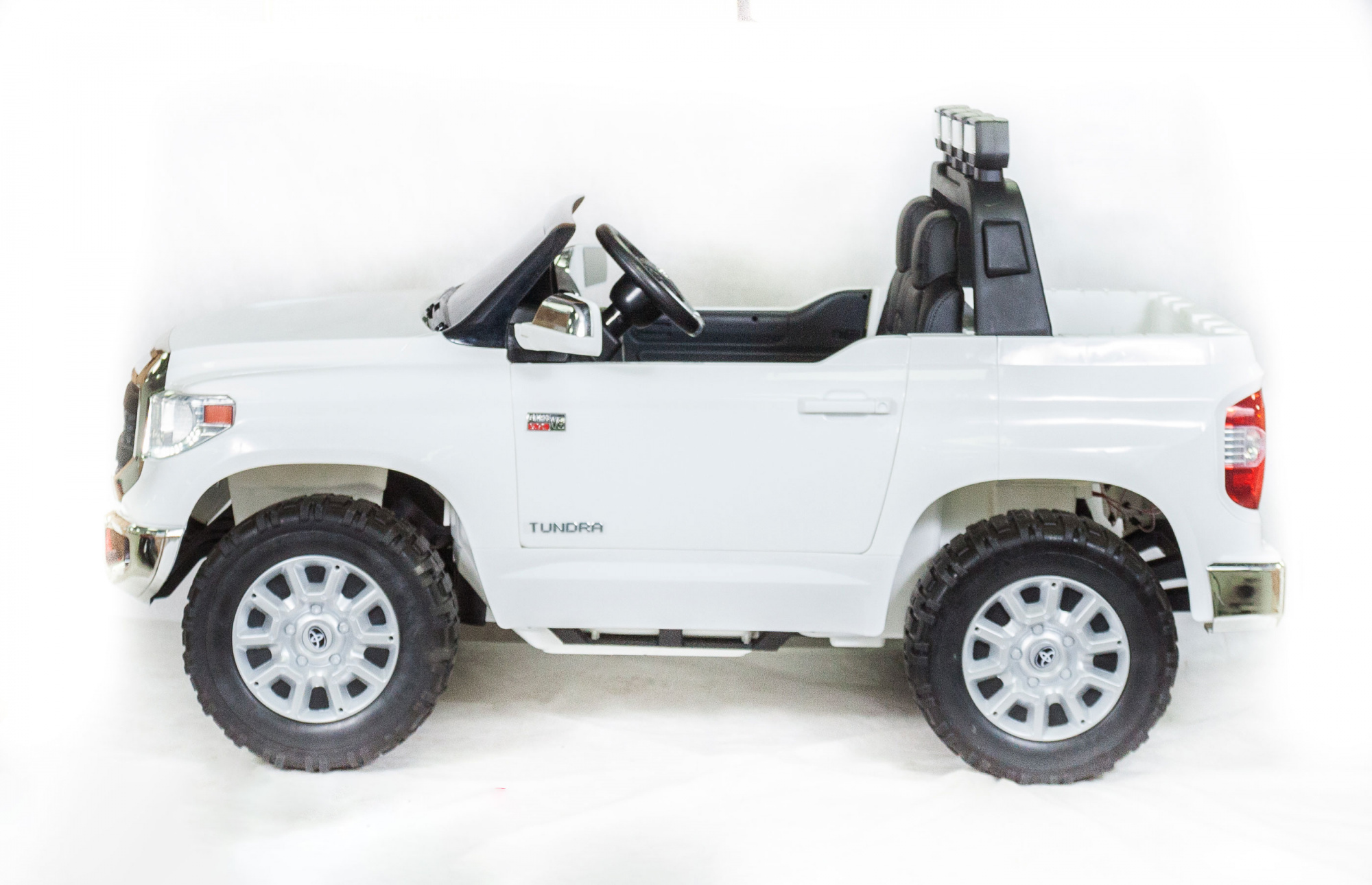 картинка Джип Toyota Tundra 2.0 Белый 