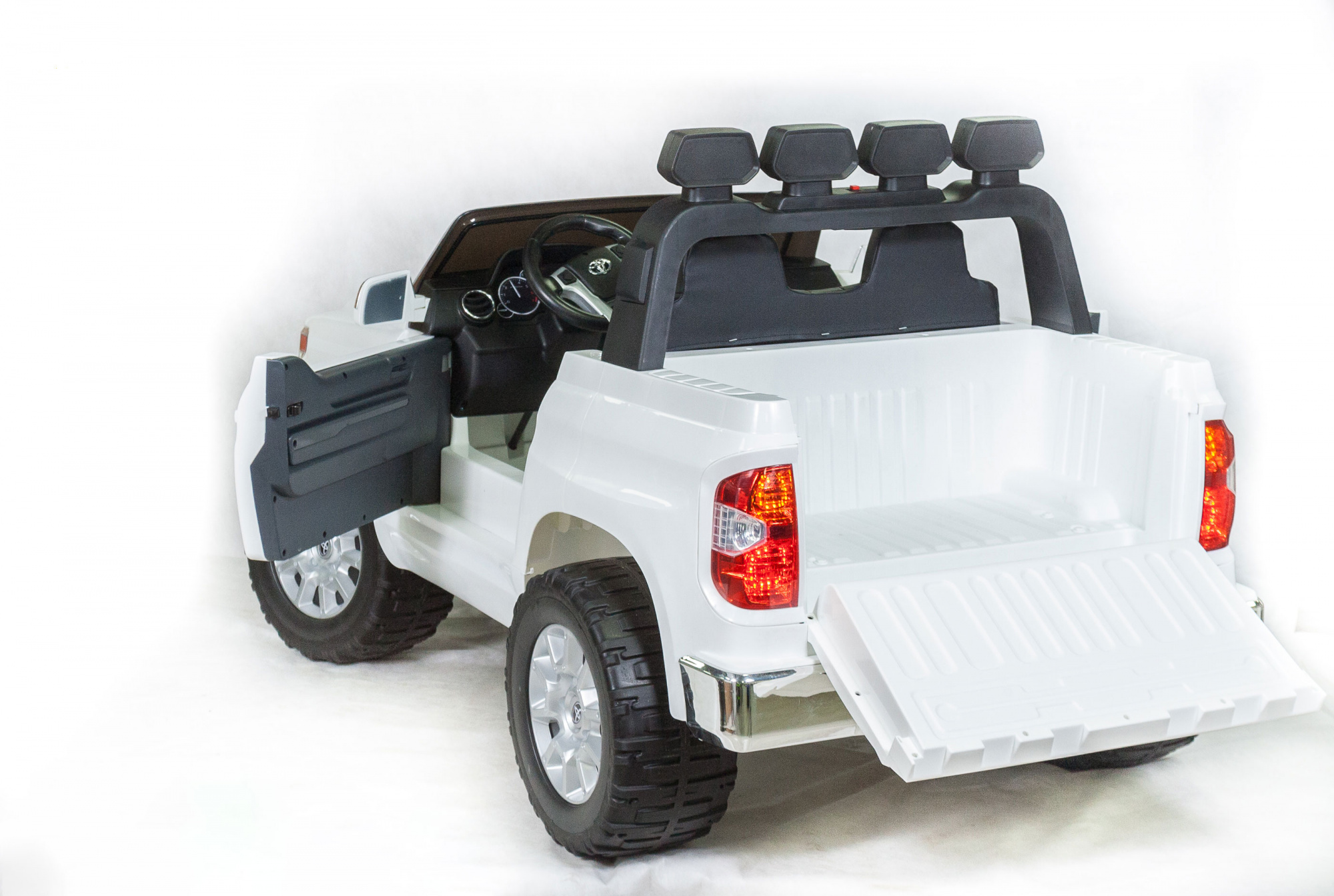 картинка Джип Toyota Tundra 2.0 Белый 